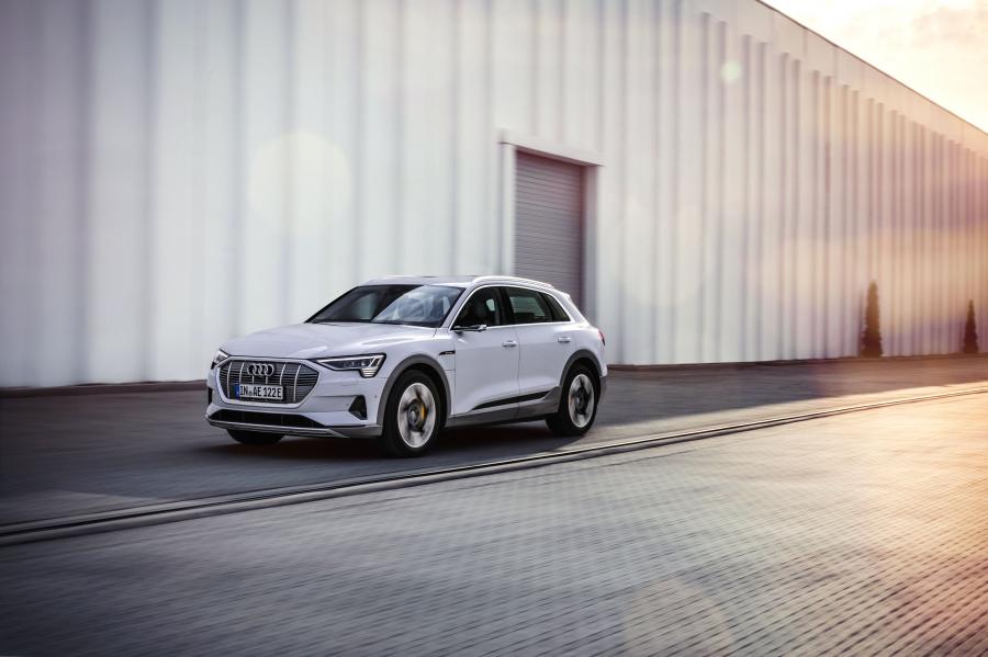  Audi e-tron 50 Quattro 2019 года  (WW) (фото 3 из 16)